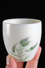 手绘羊脂玉瓷品茗杯